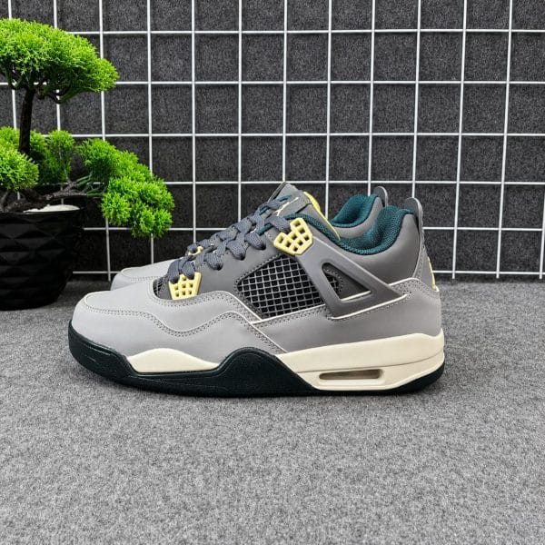 Air Jordan 4 Retro